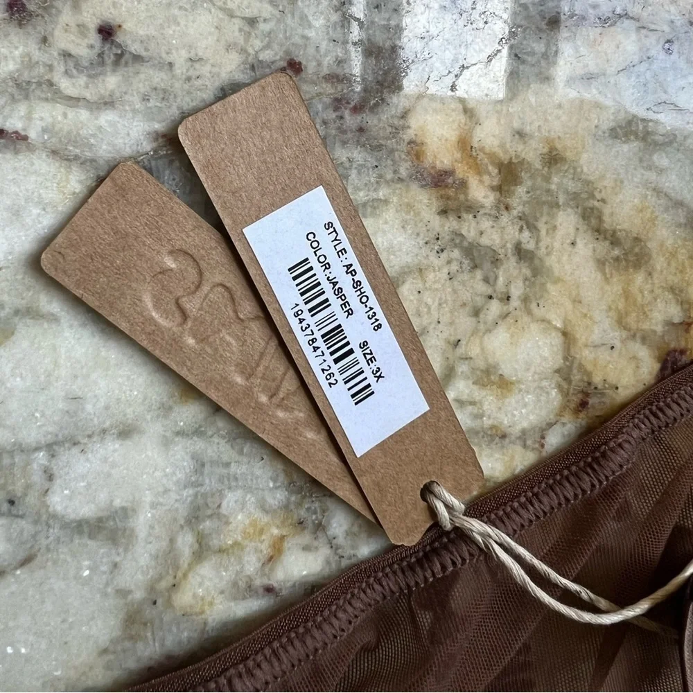 Skims ChAps garter in Jasper 3X